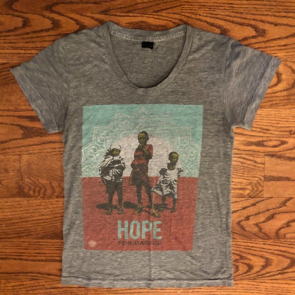 Obey Propaganda Hope For Darfur Short Sleeve Gray T-Shirt Women's Medium